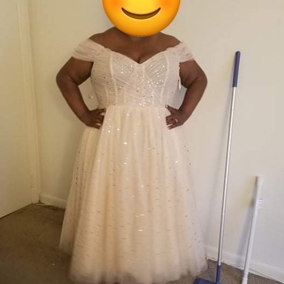 Fairy tale Teuta Matoshi dress - Picture 1 of 3